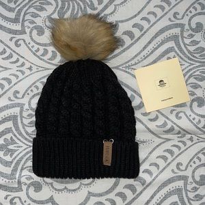 Women’s Pom Pom Hat